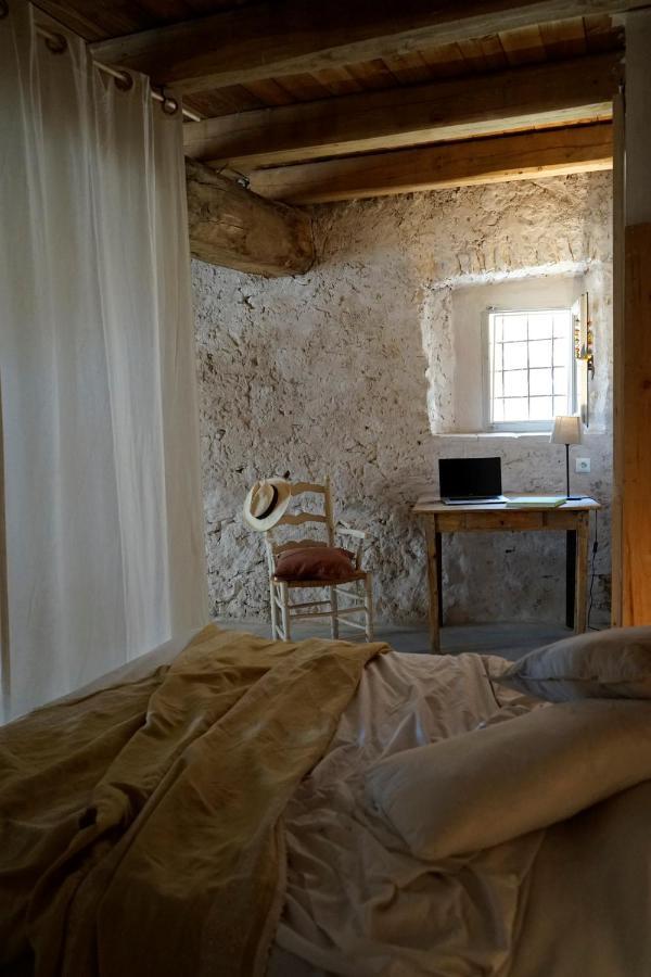 Can Tat, Loft In A Old Coach House Sant Jordi Desvalls Exterior foto